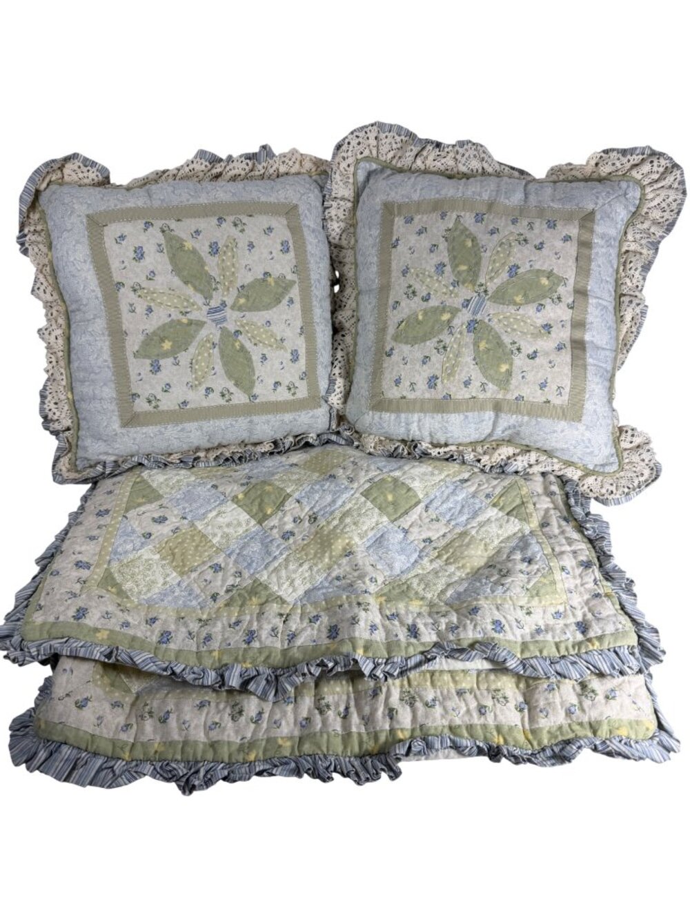 Vintage JC Penney 2 Pillow Shams 2 Pillows Floral Quilted Cotton Ruffled Edges